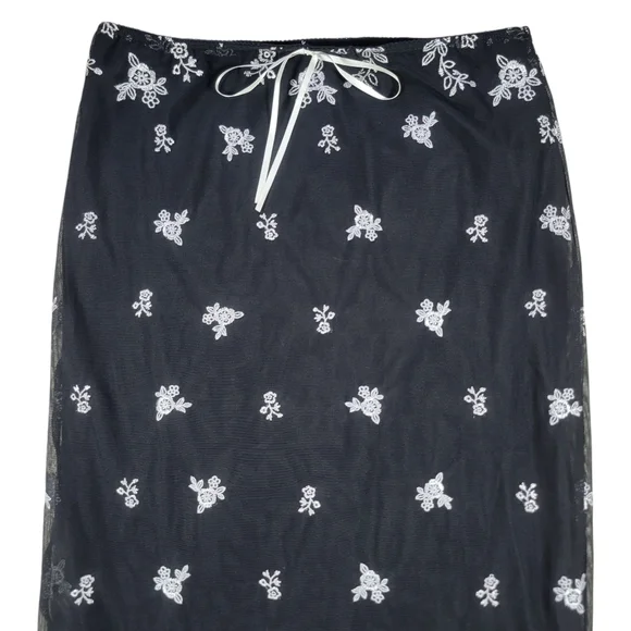 Forever 21 Mesh Maxi Skirt Womens M Black Embroidered Floral Whimsigoth Romantic - Picture 5 of 13